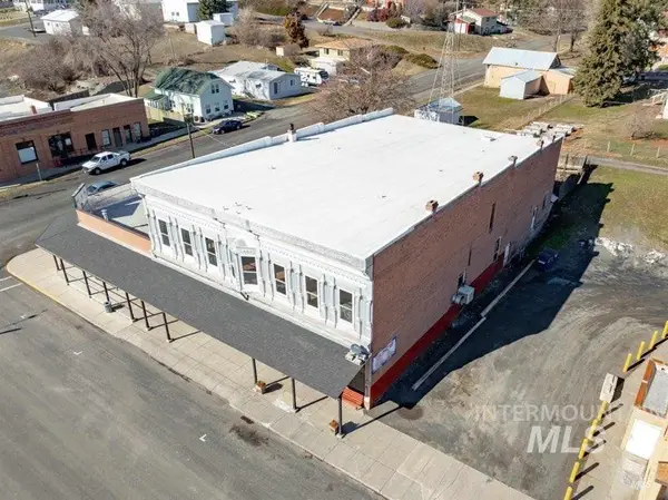 132 E Walnut Street, Genesee, ID 83832