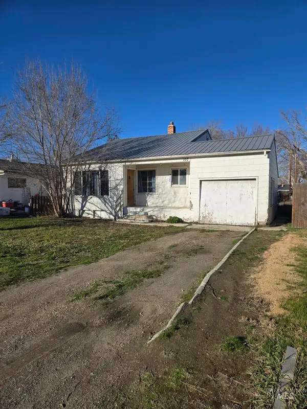107 E Montana Ave, Homedale, ID 83628