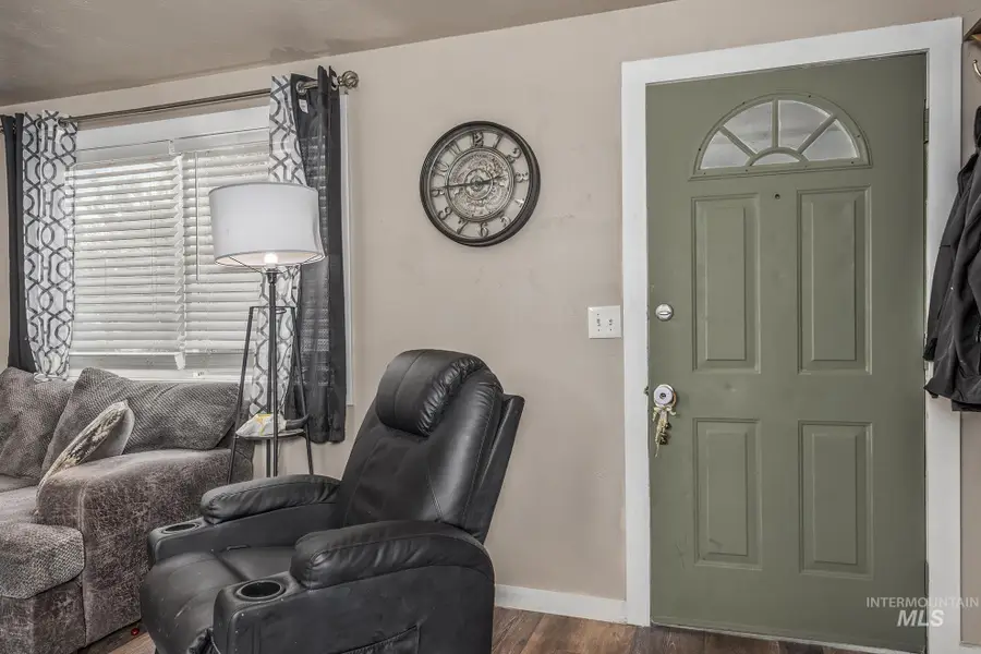 994 NW 5th Ave, Ontario, OR 97914 - Image #2