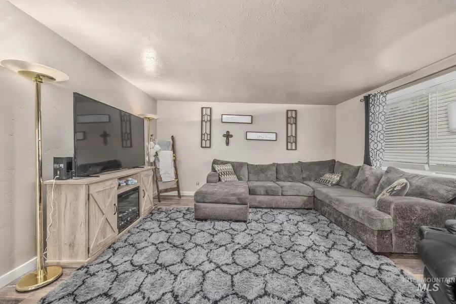 994 NW 5th Ave, Ontario, OR 97914 - Image #3