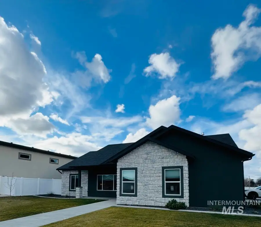 1346 Zephlyn St, Twin Falls, ID 83301 - Image #2