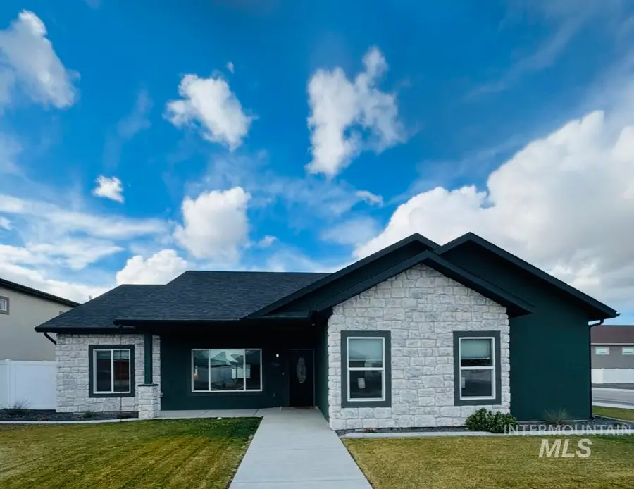 1346 Zephlyn St, Twin Falls, ID 83301 - Image #3