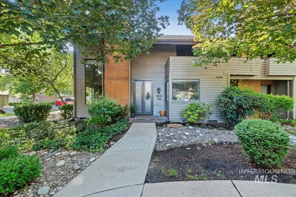 1003 E Strawberry Ln, Boise, ID 83712