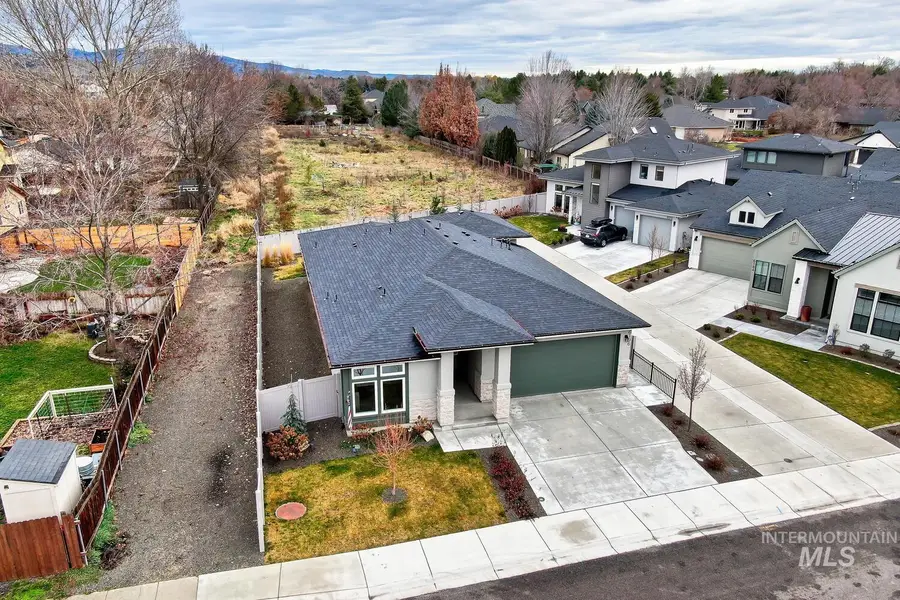 6196 N Duncan Ave, Garden City, ID 83714 - Image #2