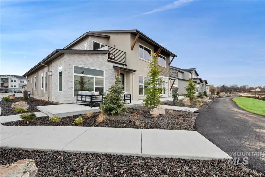 735 S Calhoun Ln, Star, ID 83669 - Image #2