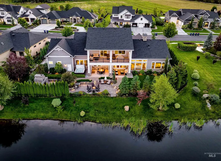 900 S Brentbrook Ln, Eagle, ID 83616 - Image #2