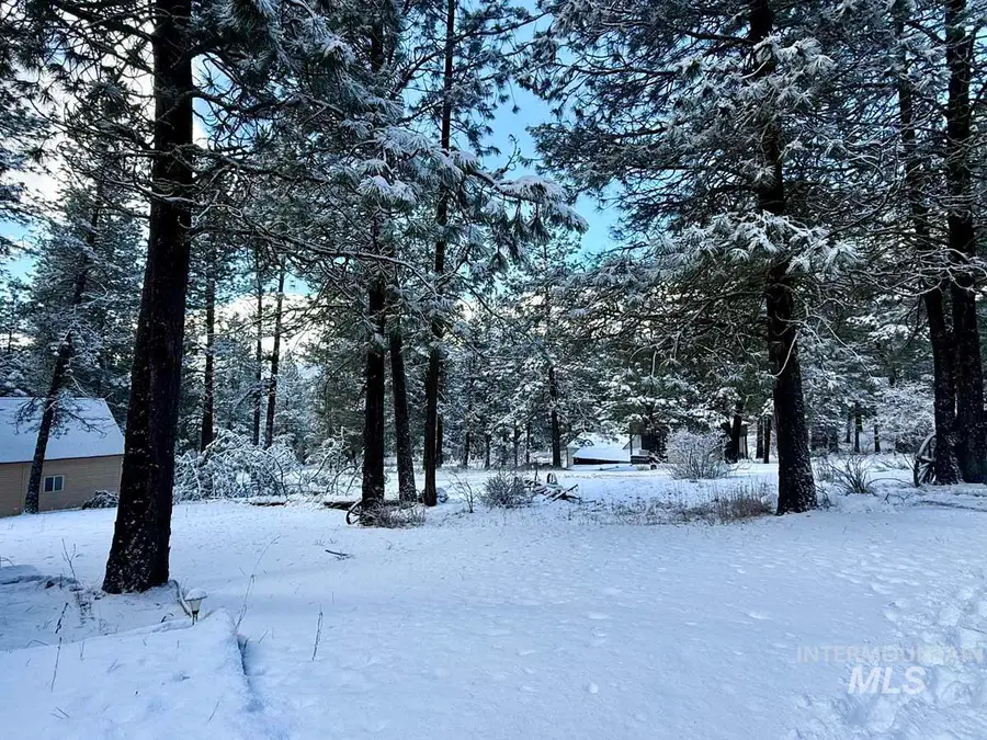 1222 Crown Point Parkway, Cascade, ID 83611 - Image #2