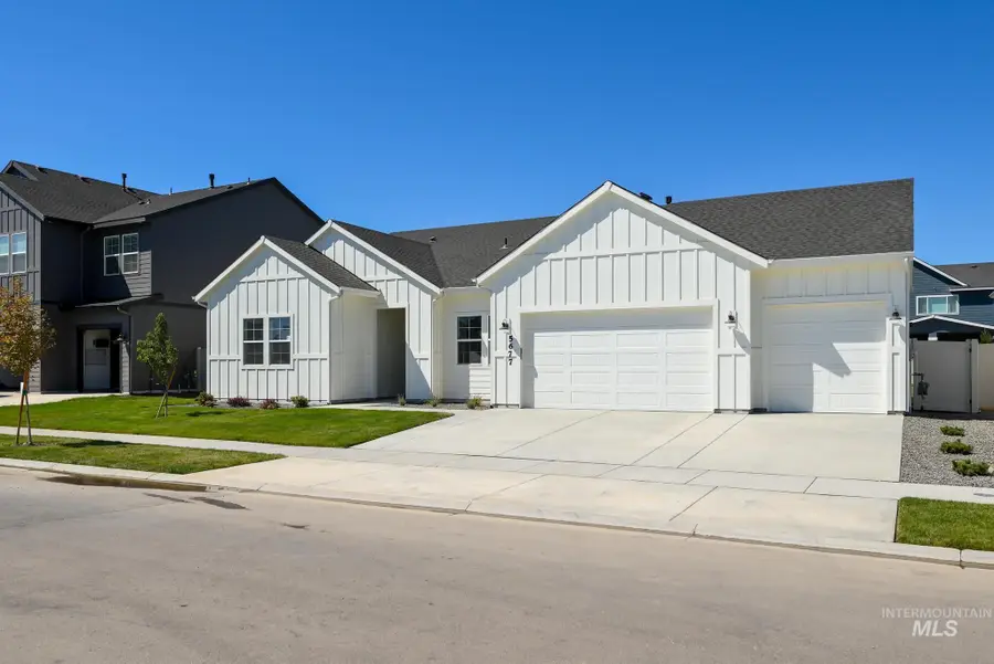 5677 N Christian Ave, Meridian, ID 83646 - #3