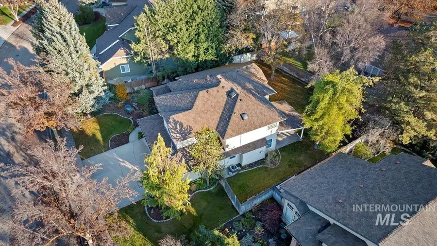 8037 W Innsbrook Ct, Boise, ID 83704 - Image #2