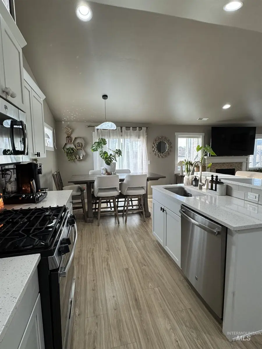 11505 W Baserri Dr, Boise, ID 83709 - Image #3