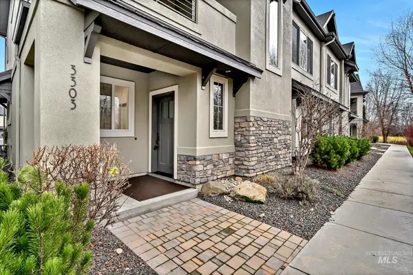 3303 E Front Runner Ln, Boise, ID 83716
