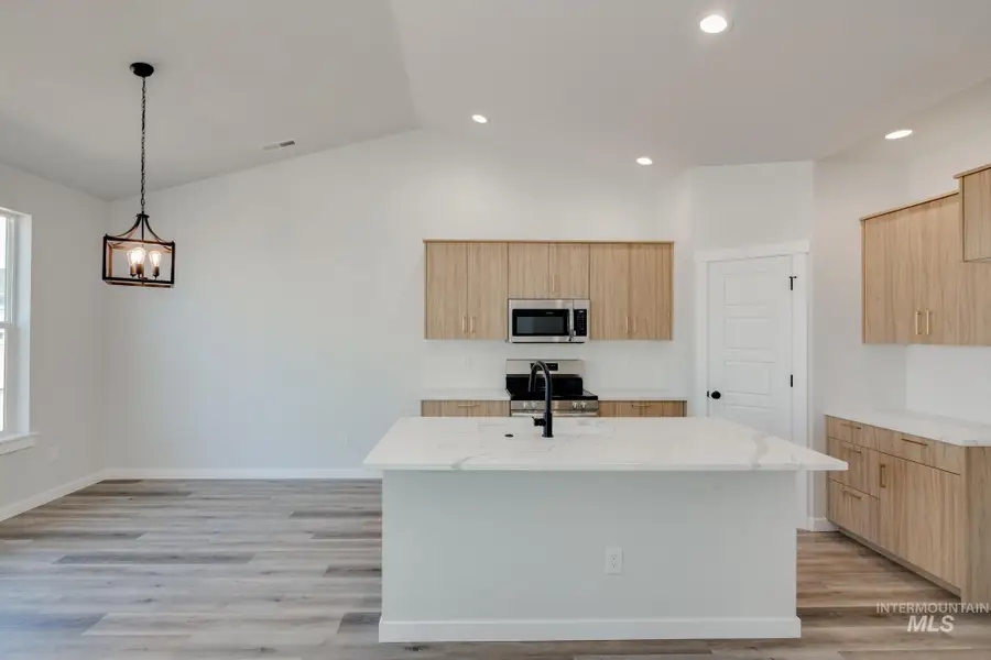 5002 E Open Canyon Dr, Nampa, ID 83687 - Image #3