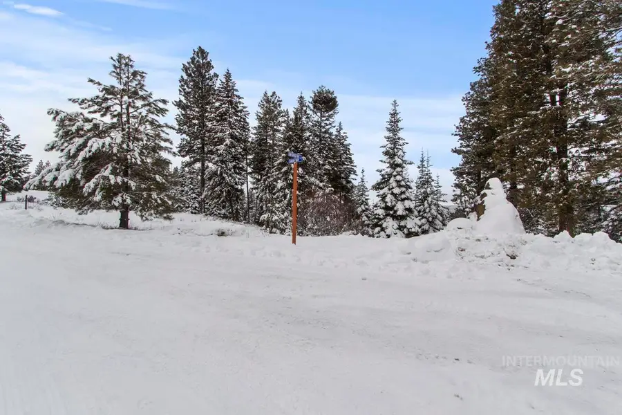 16 Sarah Way, Cascade, ID 83611 - Image #2