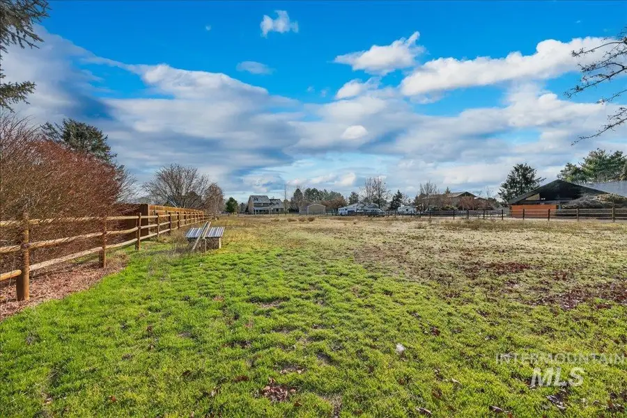 16890 Meadow Ln, Nampa, ID 83687 - Image #3