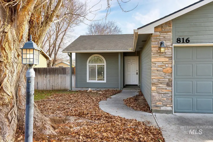 816 Sioux Ave, Emmett, ID 83617 - Image #2