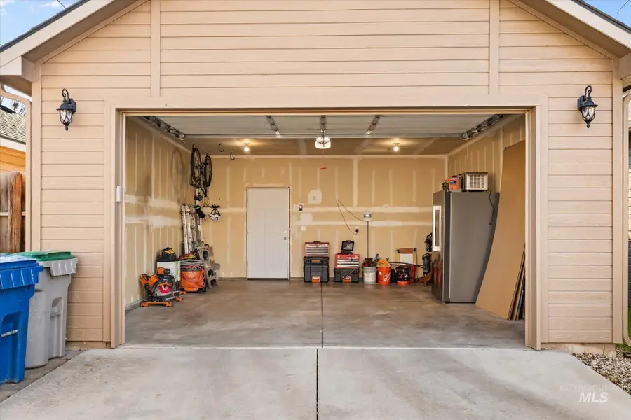 6568 W Poplar St, Boise, ID 83704 - Image #3