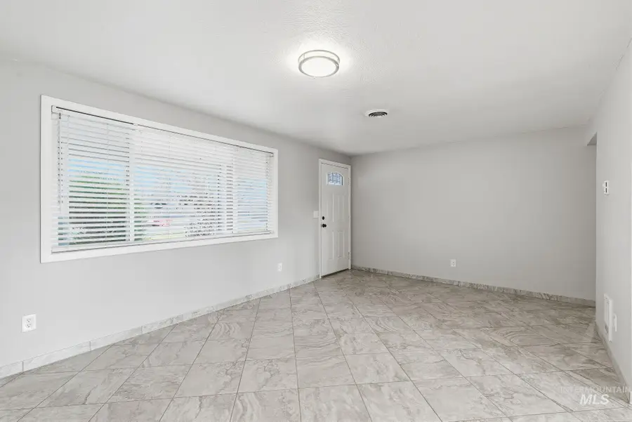 367 E 3rd St, Kuna, ID 83634 - Image #3