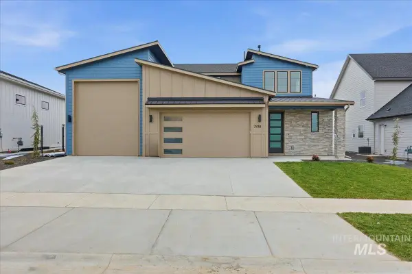 7818 Flathead Lake St, Eagle, ID 83616