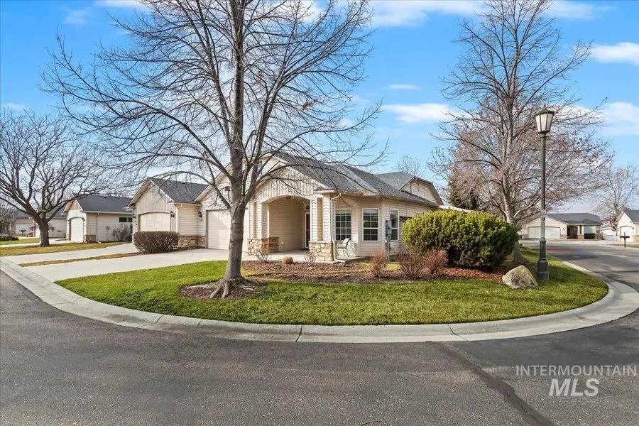 403 S Golden Eagle Lane, Eagle, ID 83616 - Image #3