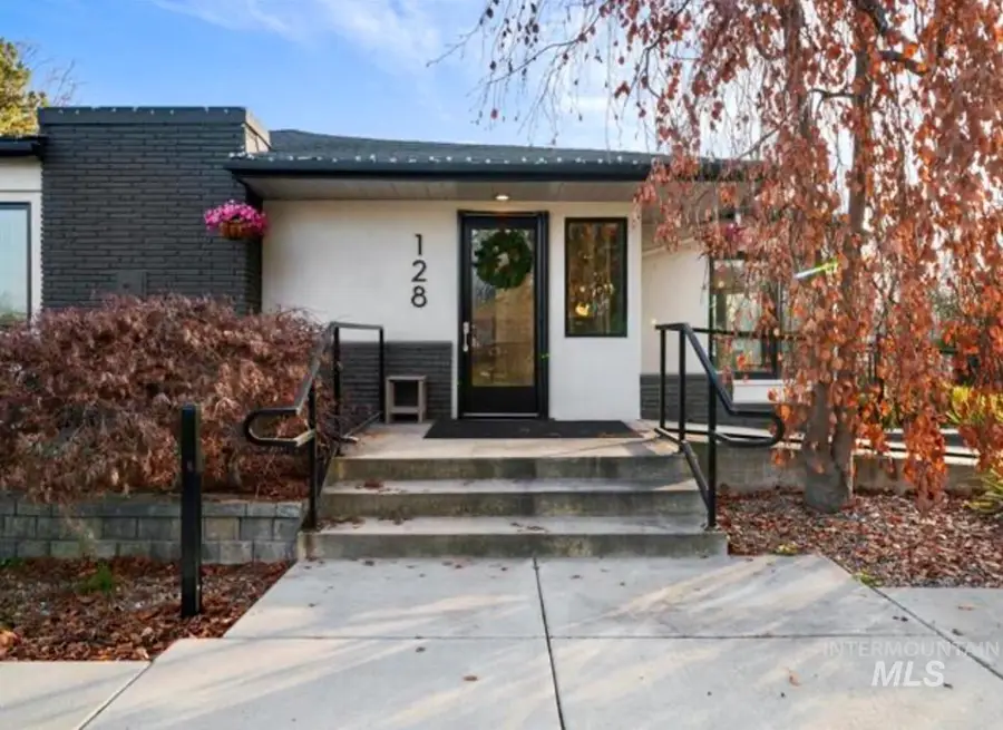 128 S Eagle Rd, Eagle, ID 83616 - Image #2