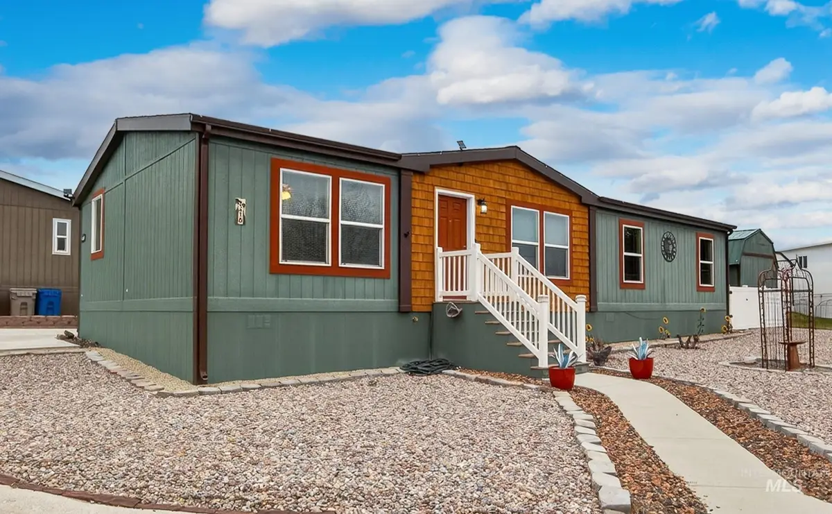 8218 Blue Ridge Ln, Boise, ID 83716 - Image #1