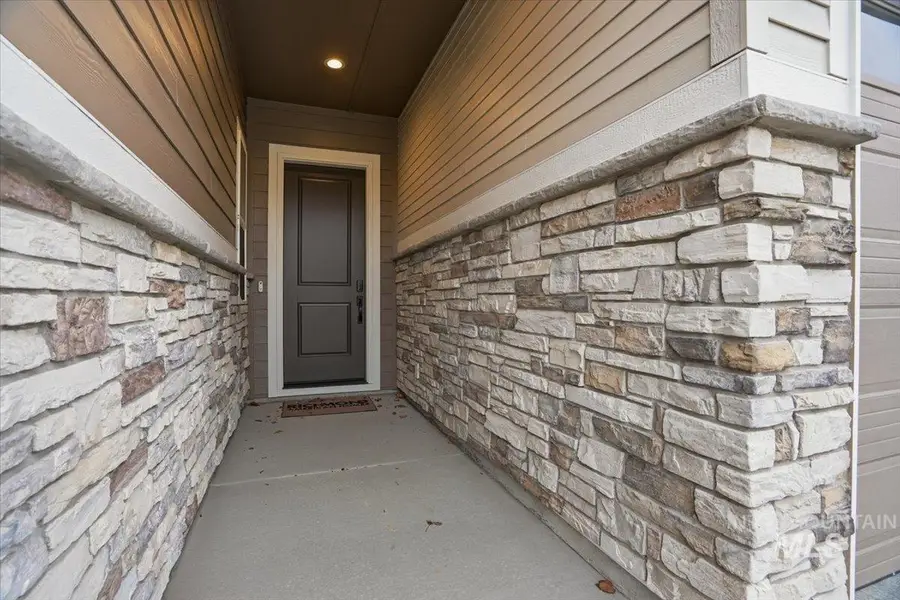 883 N Falling Water Way, Eagle, ID 83616 - Image #2