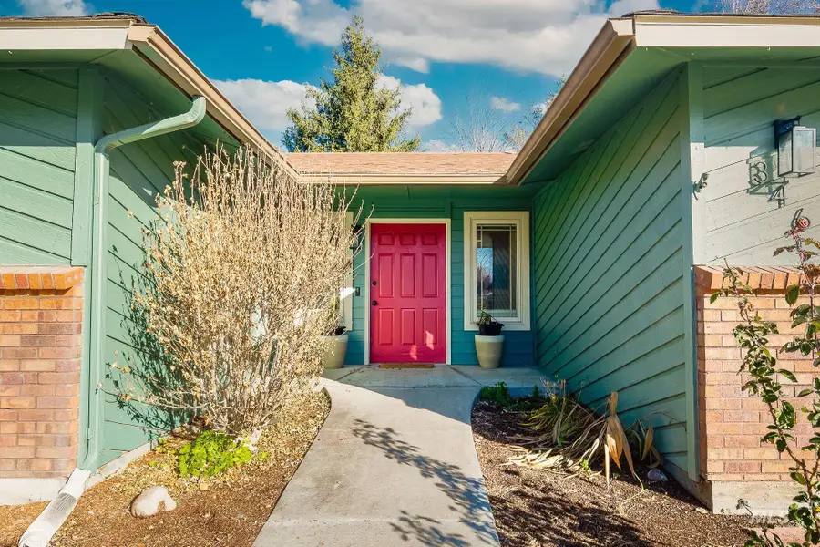 346 E Mission Dr, Eagle, ID 83616 - Image #2