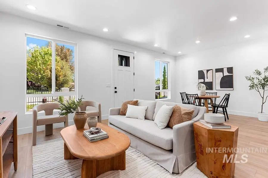 349 E Lombard Ln, Eagle, ID 83616 - Image #2