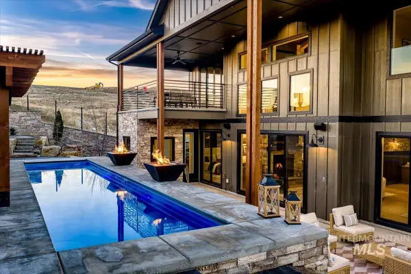 7017 N Cairnhill Way, Eagle, ID 83616