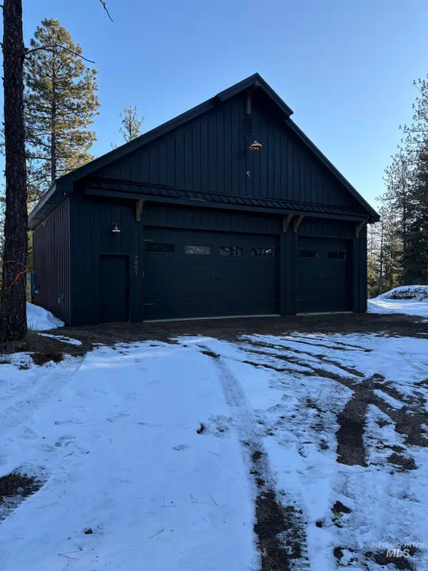 2805 Mountain View Ct, New Meadows, ID 83654