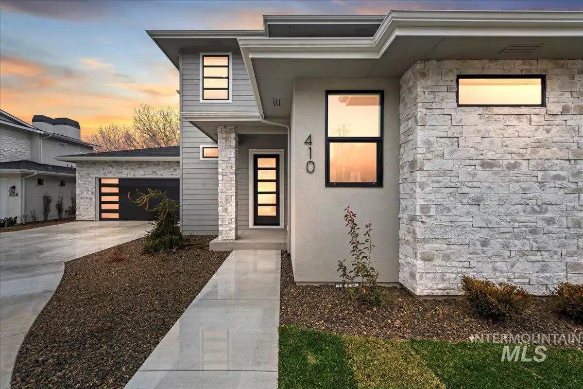 410 W Sand Dune Ln, Boise, ID 83702 - Image #1