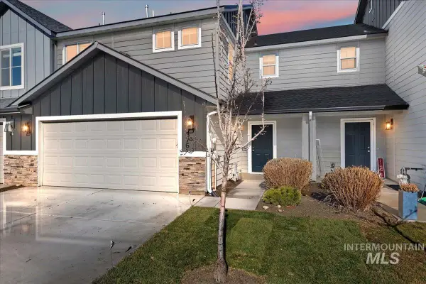 876 W Woodpine St, Meridian, ID 83646