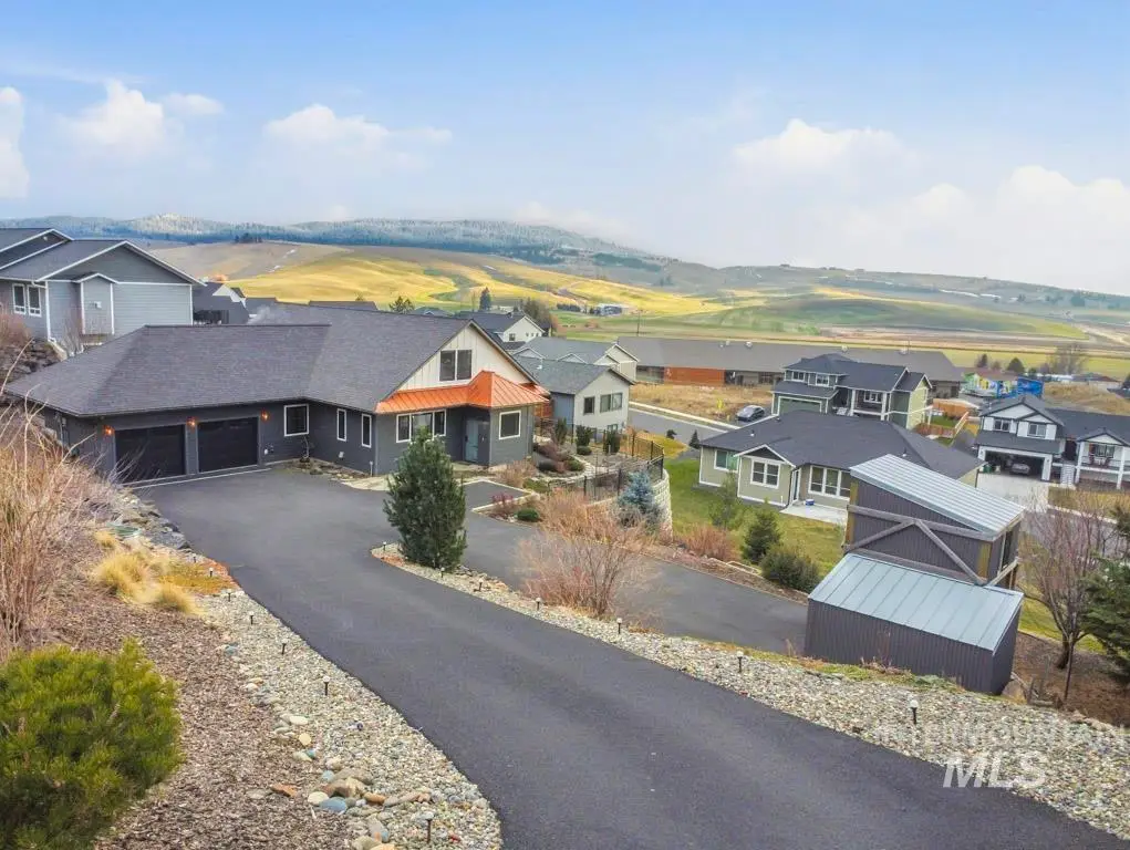 763 Indian Hills Dr, Moscow, ID 83843 - Image #1