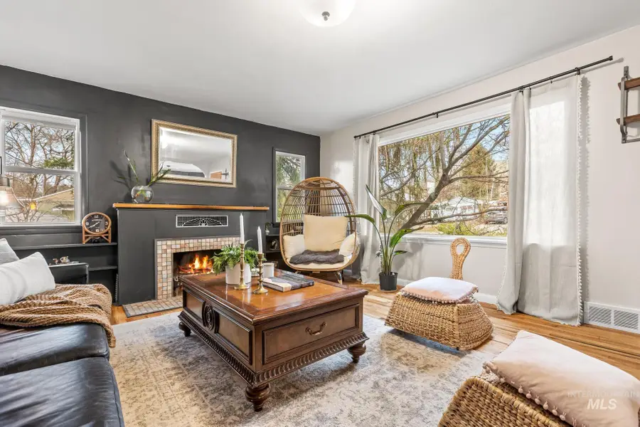 3203 N Treasure Dr, Boise, ID 83703 - Image #3