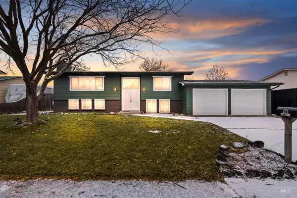 8211 W Brynwood Dr, Boise, ID 83704