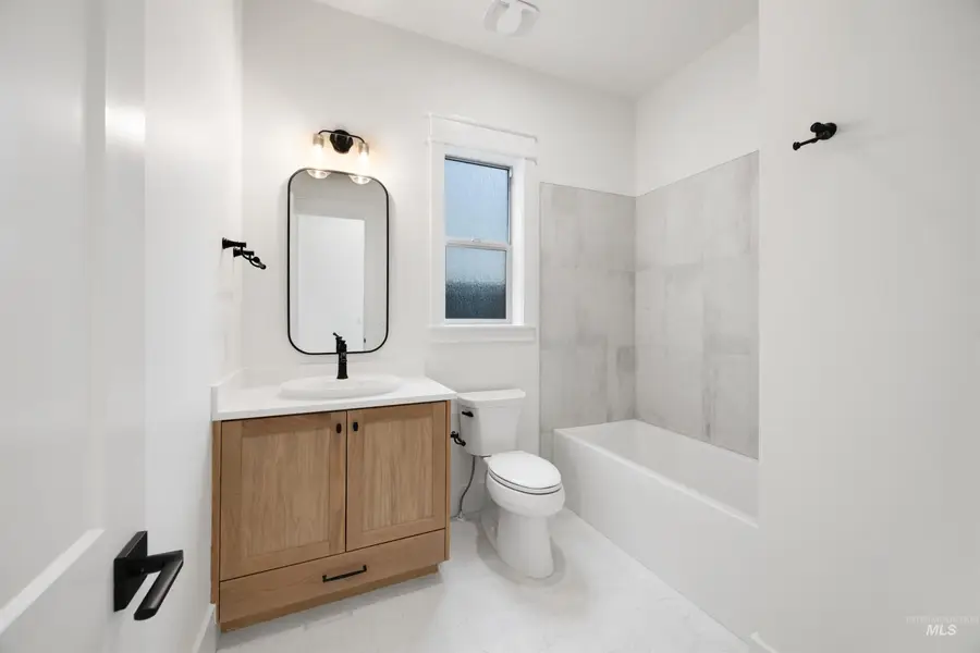 1034 E Escalation St, Meridian, ID 83642 - Image #3