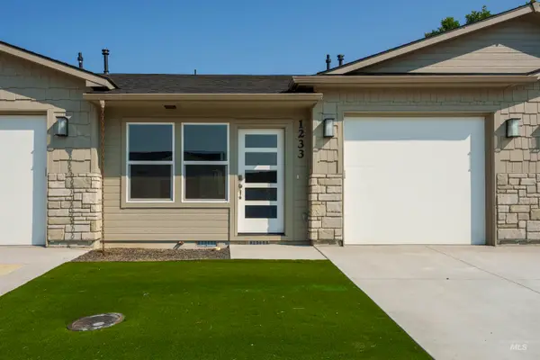 1233 Phillips Circle, Ontario, OR 97914