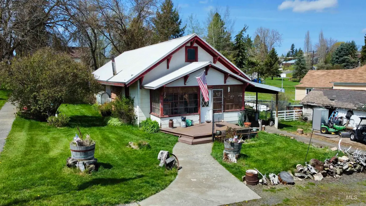412 Walnut St, Nezperce, ID 83543 - #1