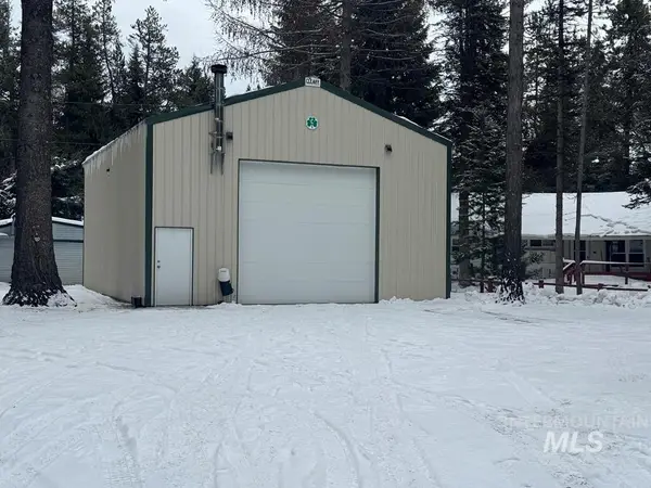 12868 Hereford Rd, Donnelly, ID 83615