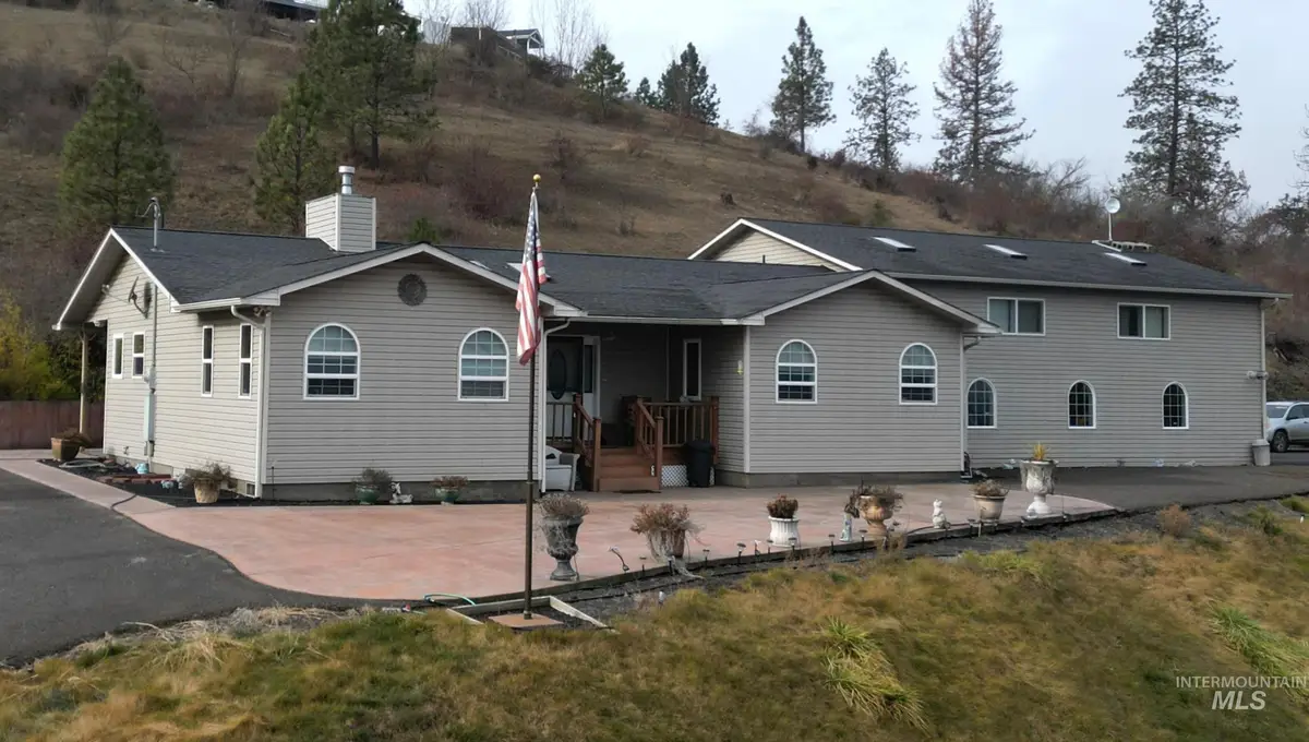 811 Crest Dr, Kamiah, ID 83536 - #1