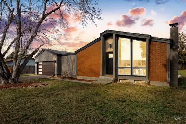 8020 Hummel Dr, Boise, ID 83709