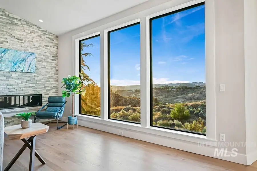 768 E Orion Dr, Boise, ID 83702 - Image #3