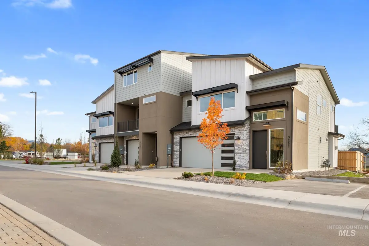 5288 N River Water Ln, Garden City, ID 83614 - Image #1