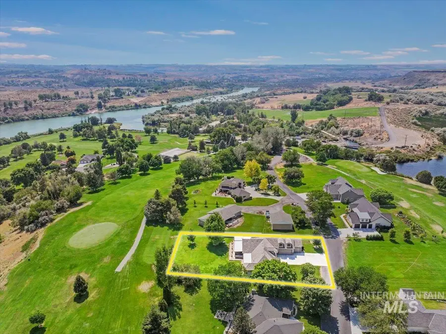 319 Clear Lake Ln, Buhl, ID 83316 - #2