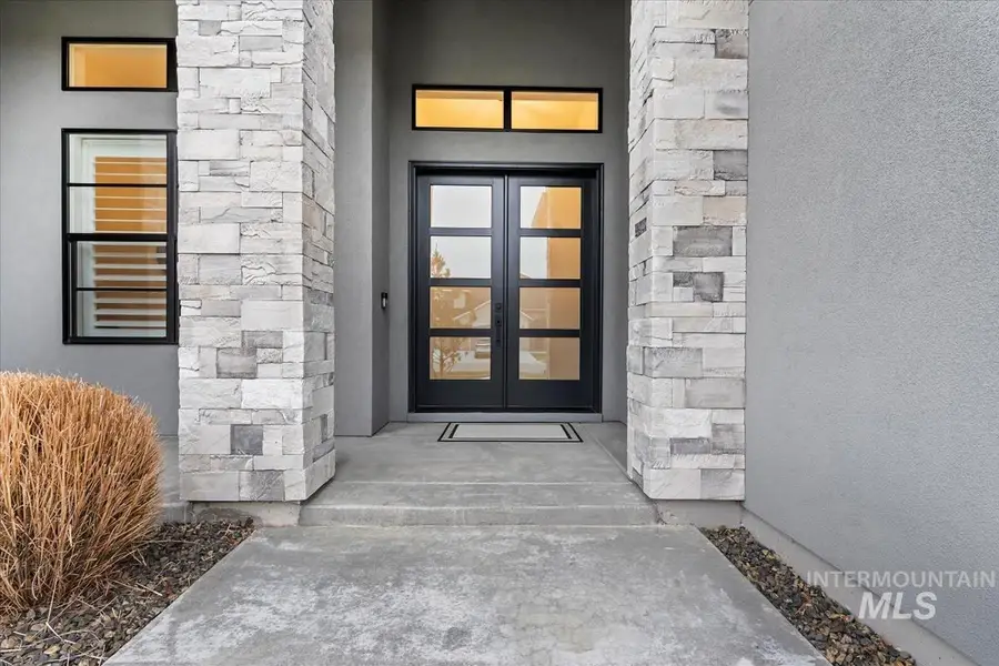 207 S Eagles Roost Way, Eagle, ID 83616 - Image #2