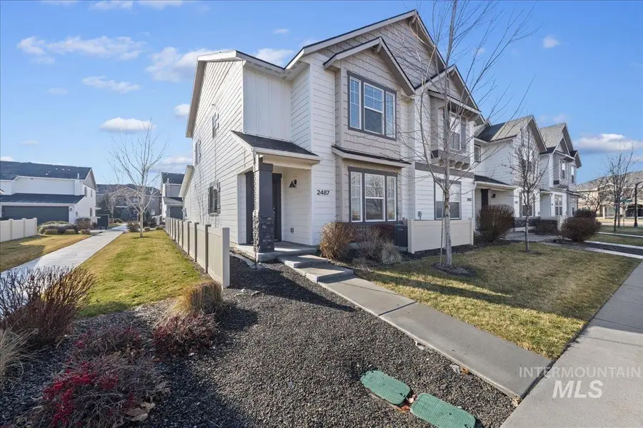 2487 E Goldstone St, Meridian, ID 83642 - Image #2