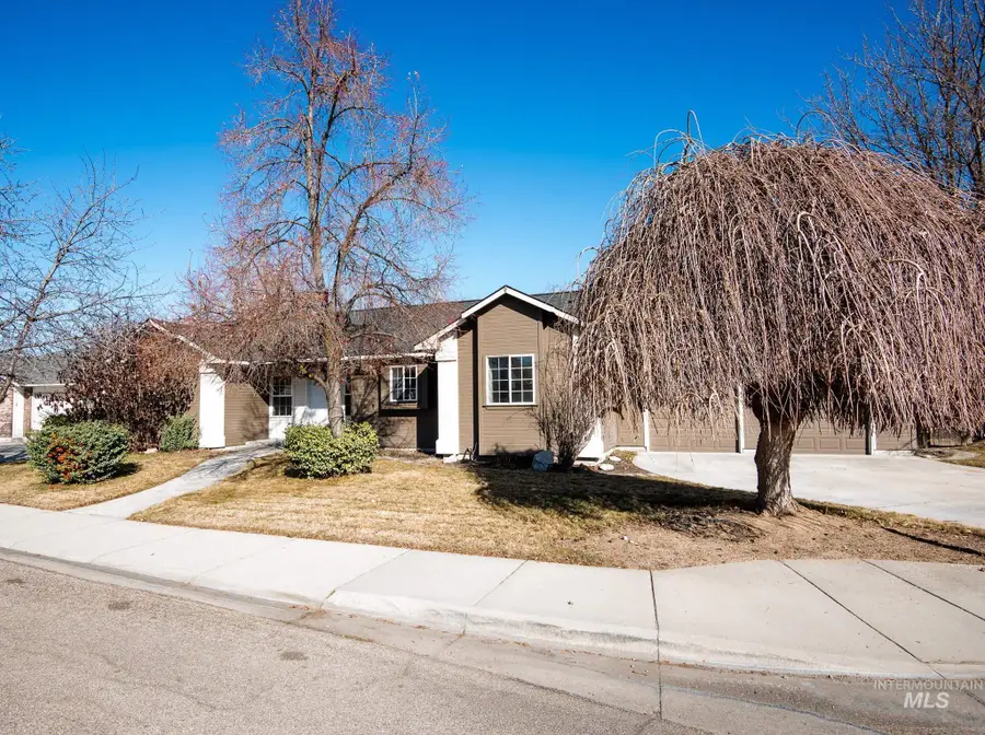 904 W Loon St, Meridian, ID 83642 - Image #2