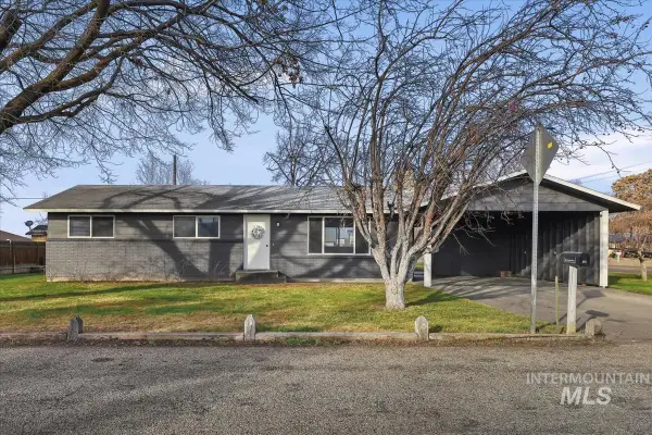 815 Ayers Ave, Fruitland, ID 83619