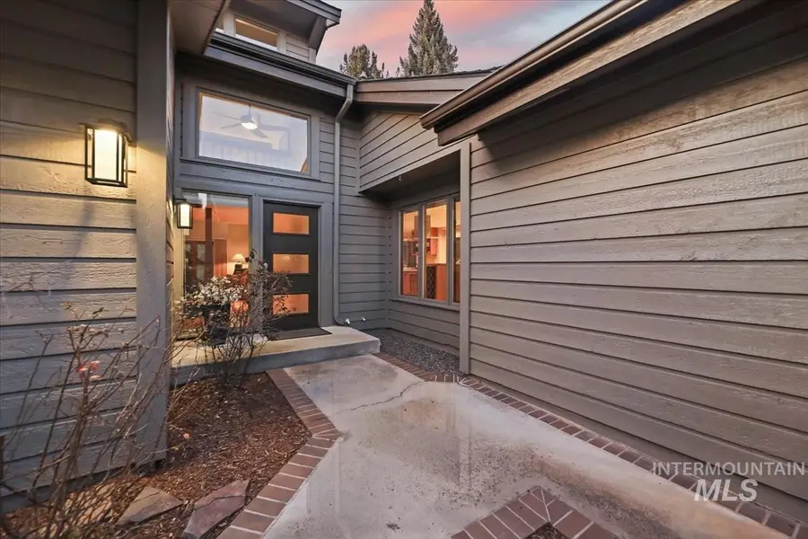 1945 S Creekside Ln, Boise, ID 83706 - Image #2