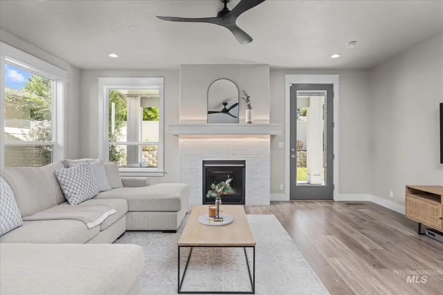 3332 W Lassen Dr, Boise, ID 83703 - Image #2